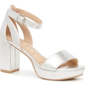 NWT Silver Platform Chinese Laundry Heels